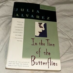 📚BOOK SALE 5 for $20📚 In The Time of The Butterflies, By Julia Alvarez, PB, 1995